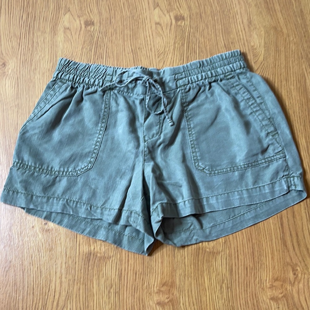 Old Navy Military Green Shorts Size Small - Picture 1 of 6